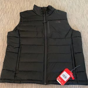 NEW WITH TAGS. NORTHFACE Mens XL Asphalt Grey Sport Fit Down Filled Vest.